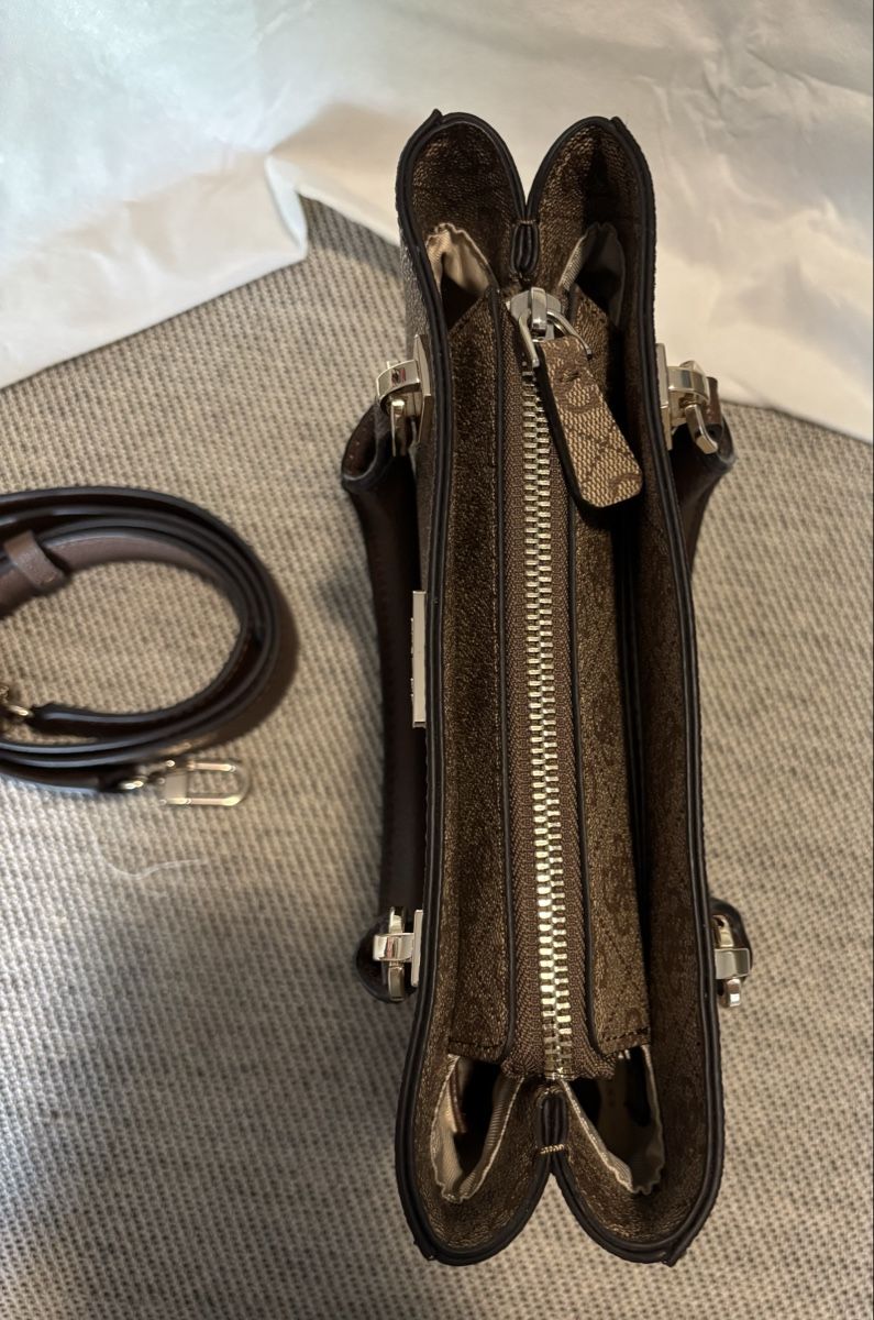 Guess Taschen für Damen: Guess Brown Patterned Handbag – Gebraucht aus Zürich von fra_f66n 4