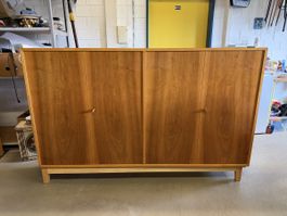 Sideboard Holz furniert 4 Tueren 8 Einlegeboeden