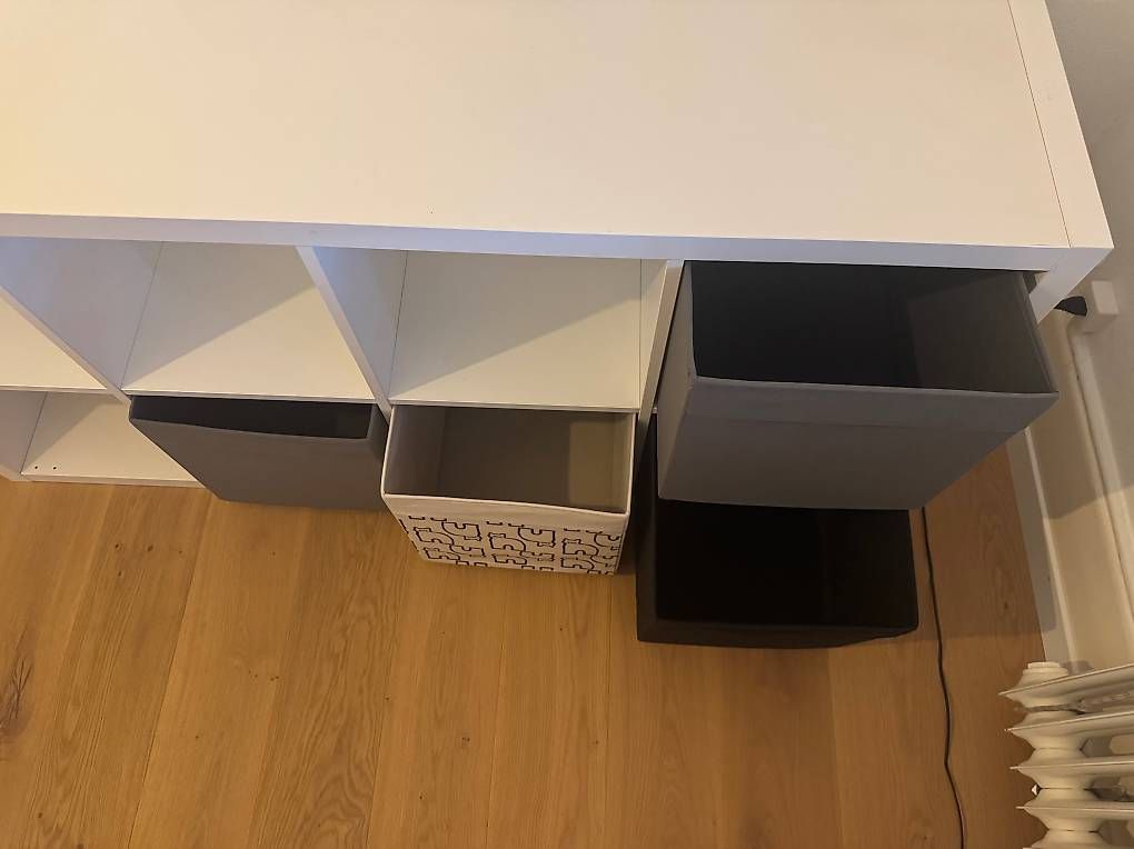 Cassettiere: IKEA Sideboard inkl. 4 Stoff Kisten – Usato da Solothurn venduto da Hoffi 1