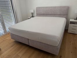 Boxspringbett 180 x 200 + Topper - Neuwertig - Neupreis 3200