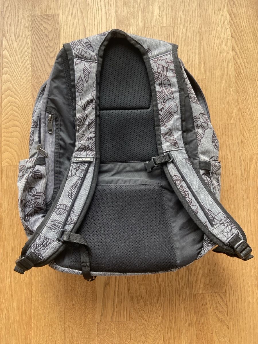 Dakine Rucksäcke: Dakine Rucksack Grau – Gebraucht aus Laufen von MoJo-2008 2