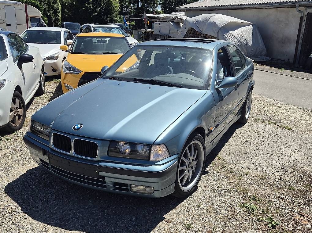 Autos: Bmw E36 316 Limousine schalter Benzin – D'occasion à Schwadernau par MS90s 1
