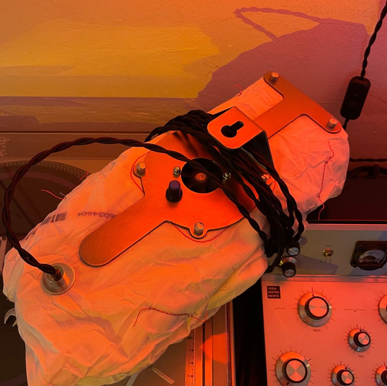 Lampade: Airbag-Wandleuchte (3 Farbvarianten) – Nuovo (secondo la descrizione) da Lüsslingen venduto da kyriles 6
