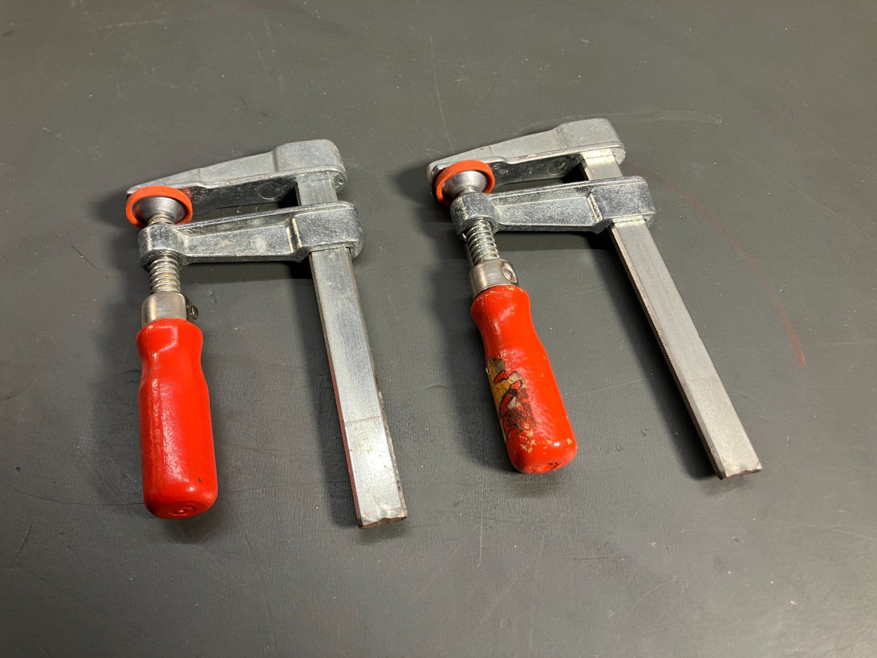 Tutti gli attrezzi: 2St. Profi Schraubzwingen ca. 150mm lang ab 1.- – Usato da Lichtensteig venduto da Buy24International