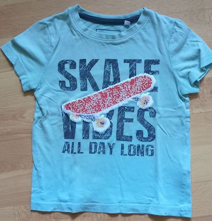 Kinder T-Shirt Grösse 104 hellblau mit Skateboard Print