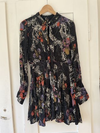 Kurzes Kleid von Free People mit Blumen-Print Gr. 36