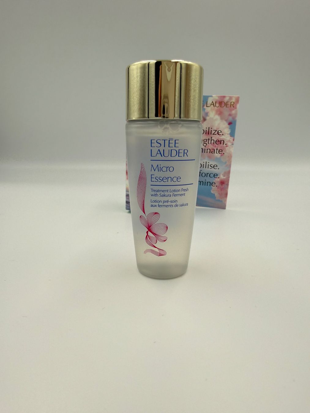 Estée Lauder Cura del viso: Estée Lauder Micro Essence 30ml – Nuovo e nell'imballaggio originale da Wiedlisbach venduto da Sistershop
