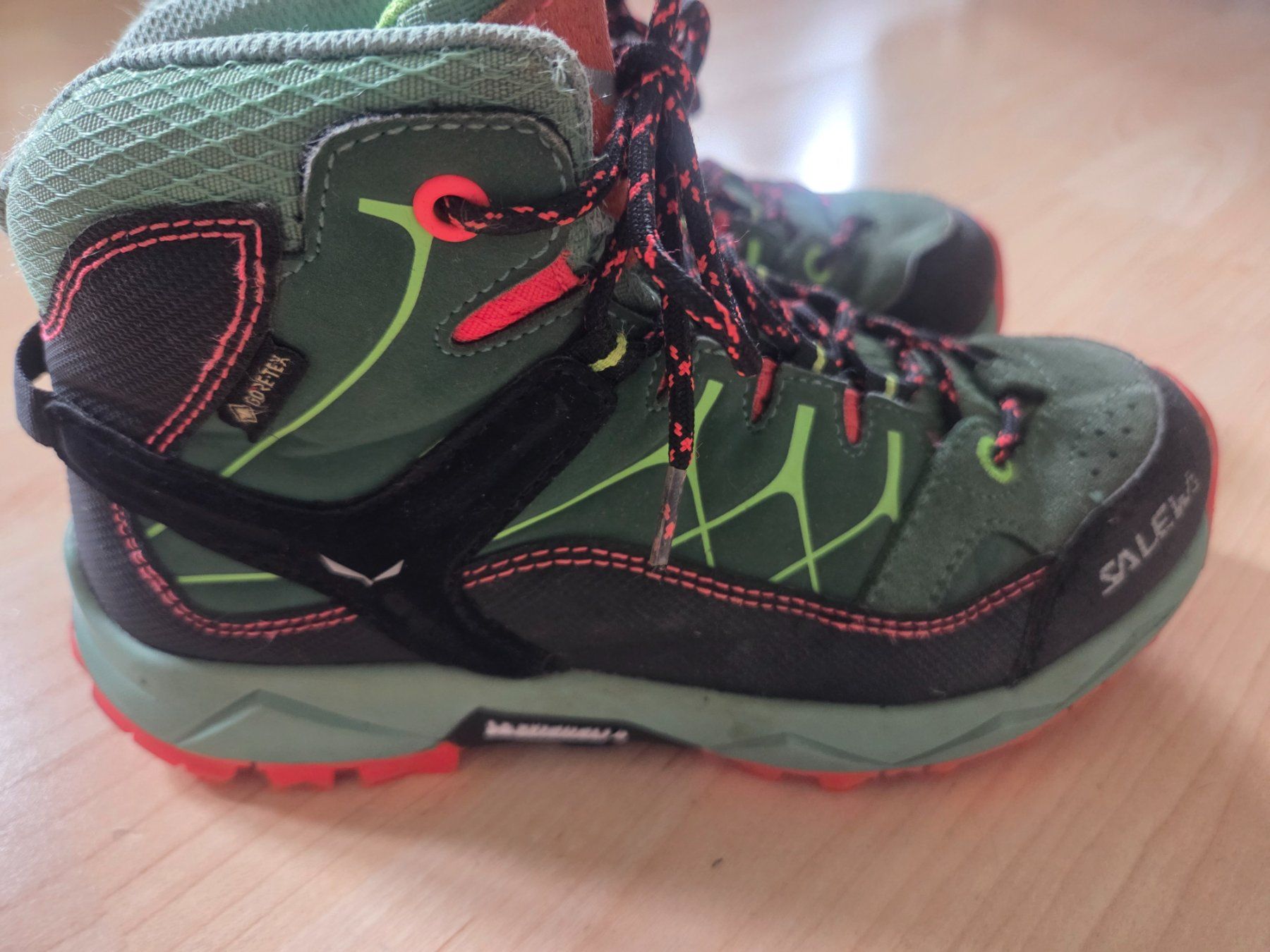 Salewa Scarpe per ragazzi: Wanderschuh Salewa Gr.33 Goretex – Usato da Brienz BE venduto da Bopp77 1