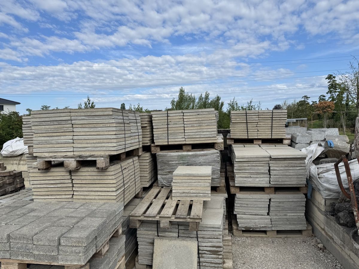 Revêtements de sol: Gartenplatten – D'occasion à Giffers par Mr.Dopeman 1