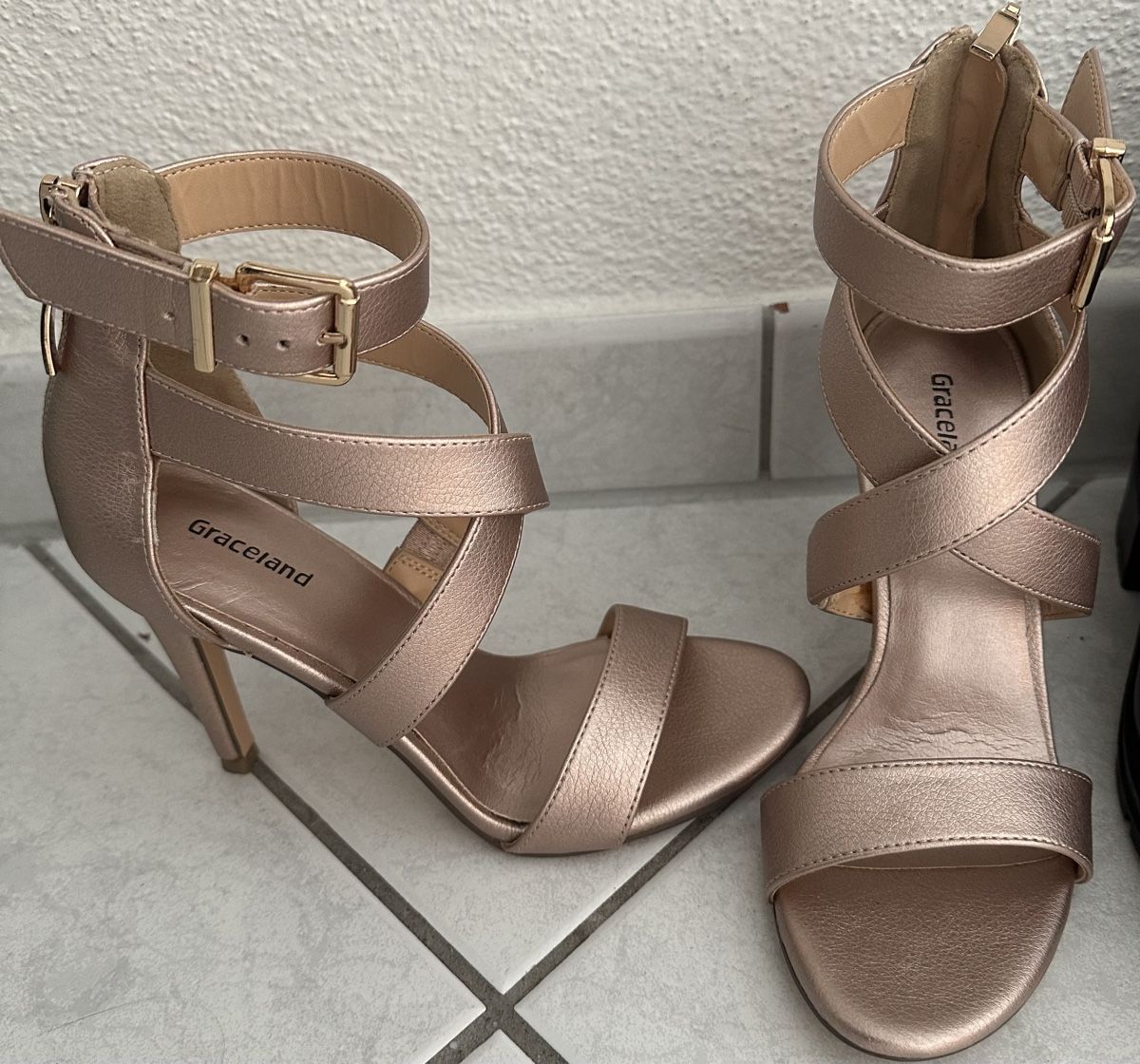 Scarpe da donna: Sandaletten rosegold 36 – Nuovo (secondo la descrizione) da Luzern venduto da CocoLoco82