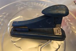 Agrafeuse bureau bleue vintage bon état