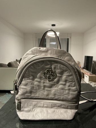 👜 Original GUESS Damen Rucksack – NEU