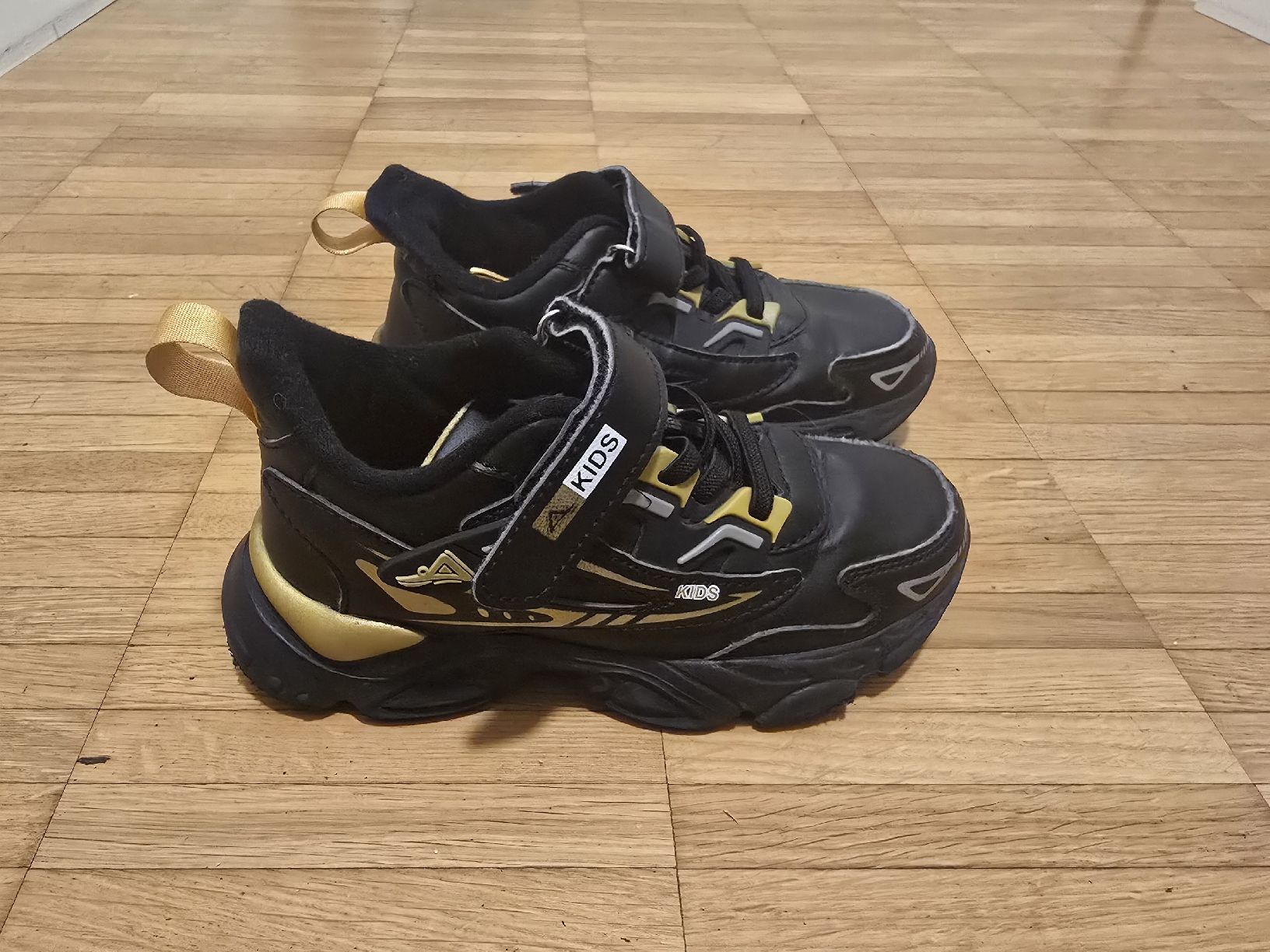 Scarpe per ragazzi: Schuh größe 22 – Usato da Oftringen venduto da sweden03