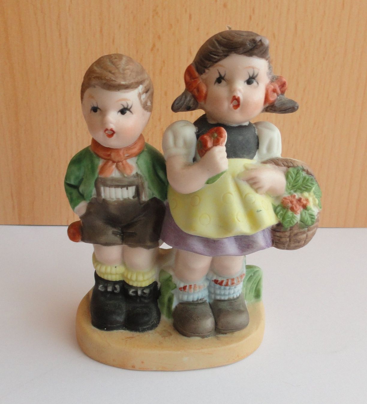 Statuette: HUMMEL-ART FIGUR – Usato da Rothrist venduto da Clanx