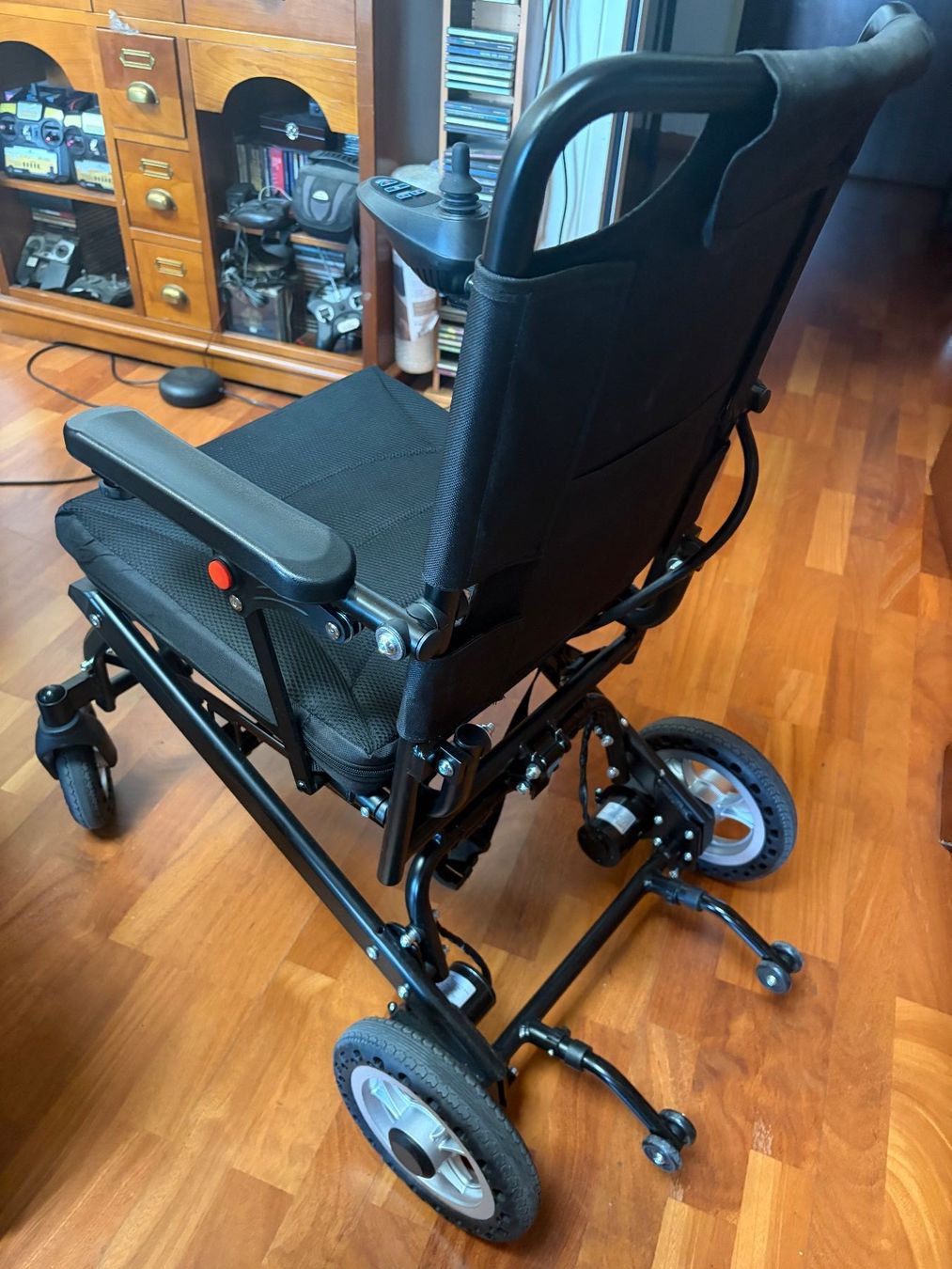 Sedie a rotelle: Fauteuil roulant électrique pliable ultra-léger – Usato da Genève venduto da obongard 1