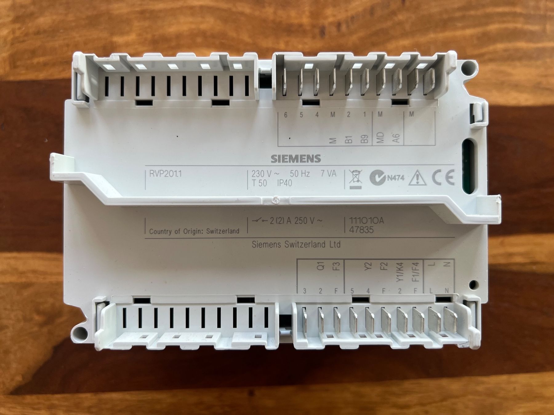 Siemens Radiatori: Heizungsregler Siemens RVP201.1 – Usato da Romanshorn venduto da DonRicardoo 2