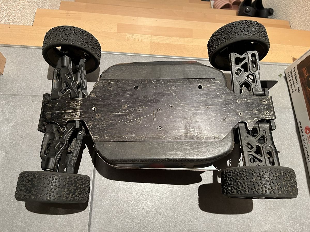 RC Modellbau: Team Corally Python 1:8 RC Buggy – Gebraucht aus Oberglatt ZH von  4