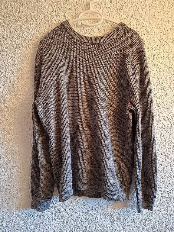 Pullover & Sweatshirts: Grauer Strickpullover Grösse M – Gebraucht aus Belp von ced_y8hx