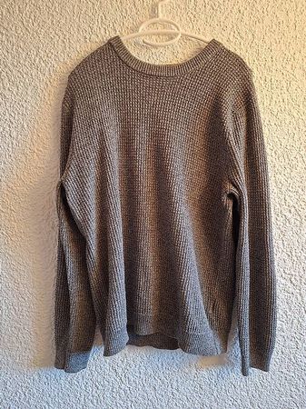 Grauer Strickpullover Grösse M