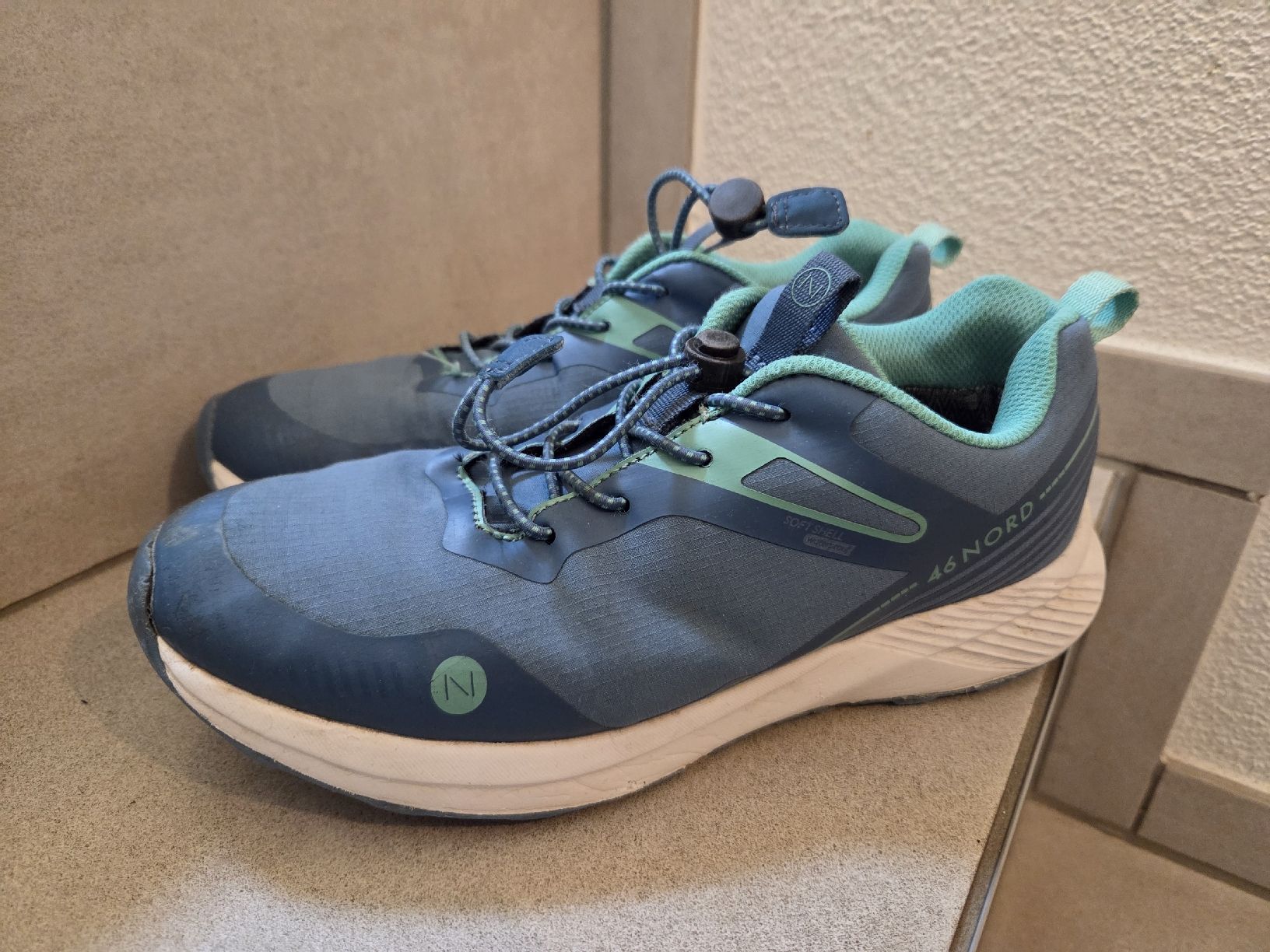 46 Nord Scarpe per ragazze: 46 Nord Trekkingschuh Gr 37 – Usato da Schlierbach venduto da smeralda1313