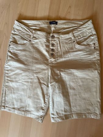 Damen Shorts beige Grösse 44 guter Zustand