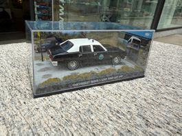 1:43 James Bond 007 Diorama Movie Chevrolet Nova Police