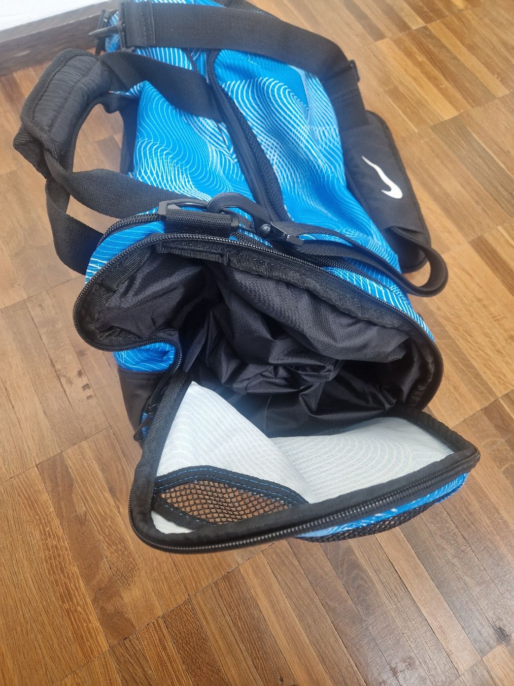 Nike Borse: Nike Sporttasche ca. 30l – Nuovo (secondo la descrizione) da Horgen venduto da olivi_1988 4