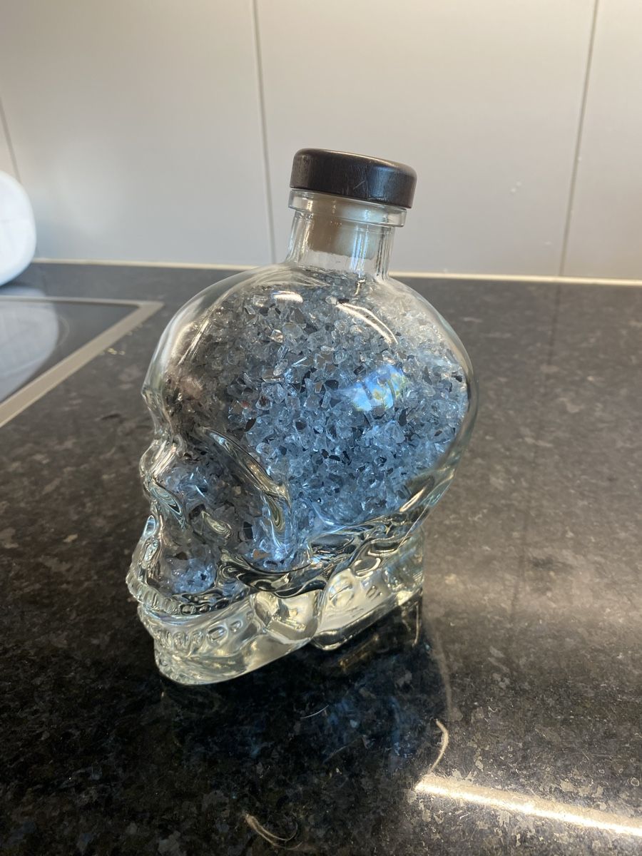 Tutte le decorazioni: Totenkopfglas mit Steine – Usato da Dübendorf venduto da GinaGiulia 2