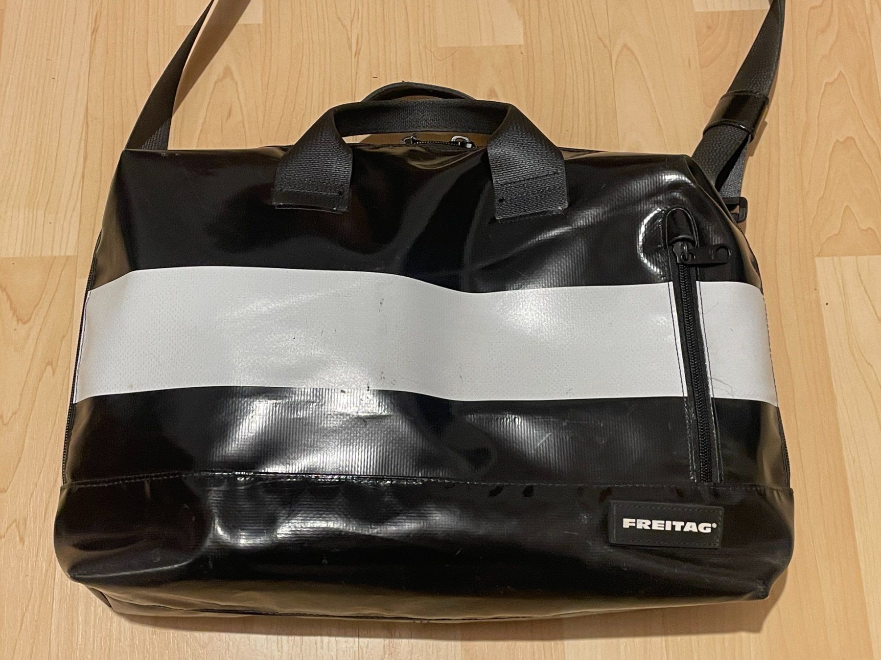 Freitag Valigie & Borse: Laptoptasche Freitag ROY / schwarz/weiss – Usato da Eschenbach LU venduto da Segu3 1