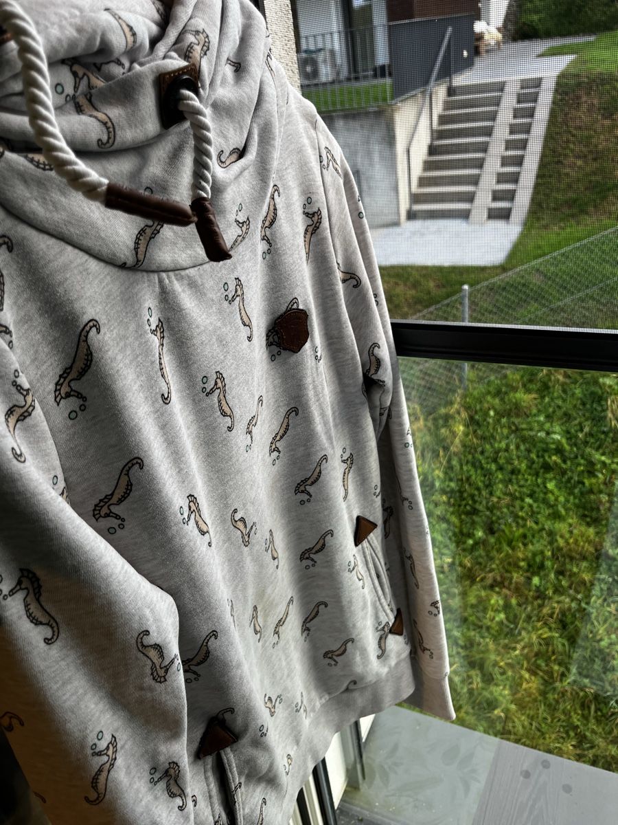 Naketano Pullover & Sweatshirts: Naketano Kapuzenpullover Seepferdchen Grösse M – Gebraucht aus Baar von Girlpower1994 2