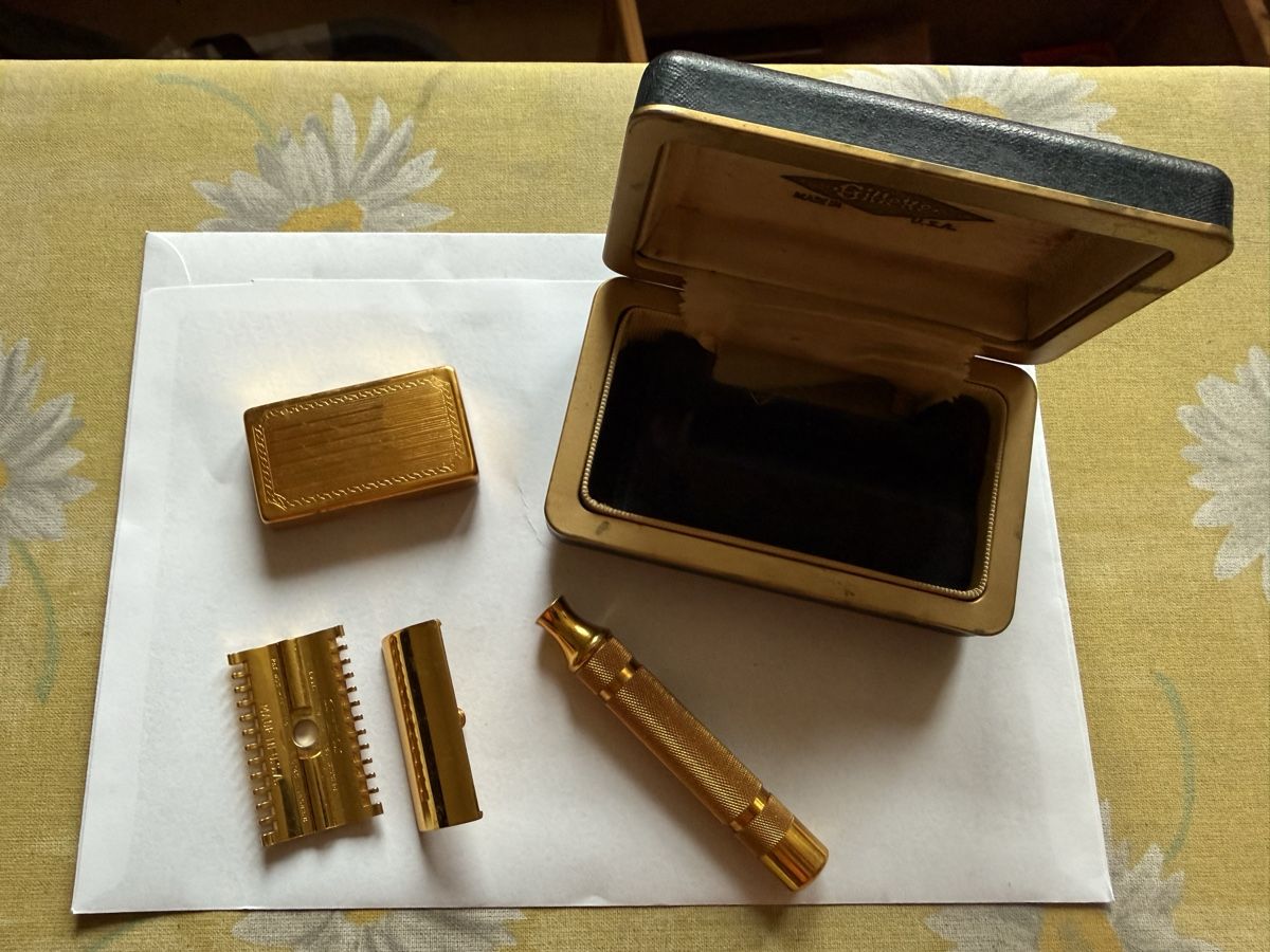 Gillette Rasoi & Lamette da barba: Vintage Gillette Set mit Box – Usato da Basel venduto da balenadelfino 2