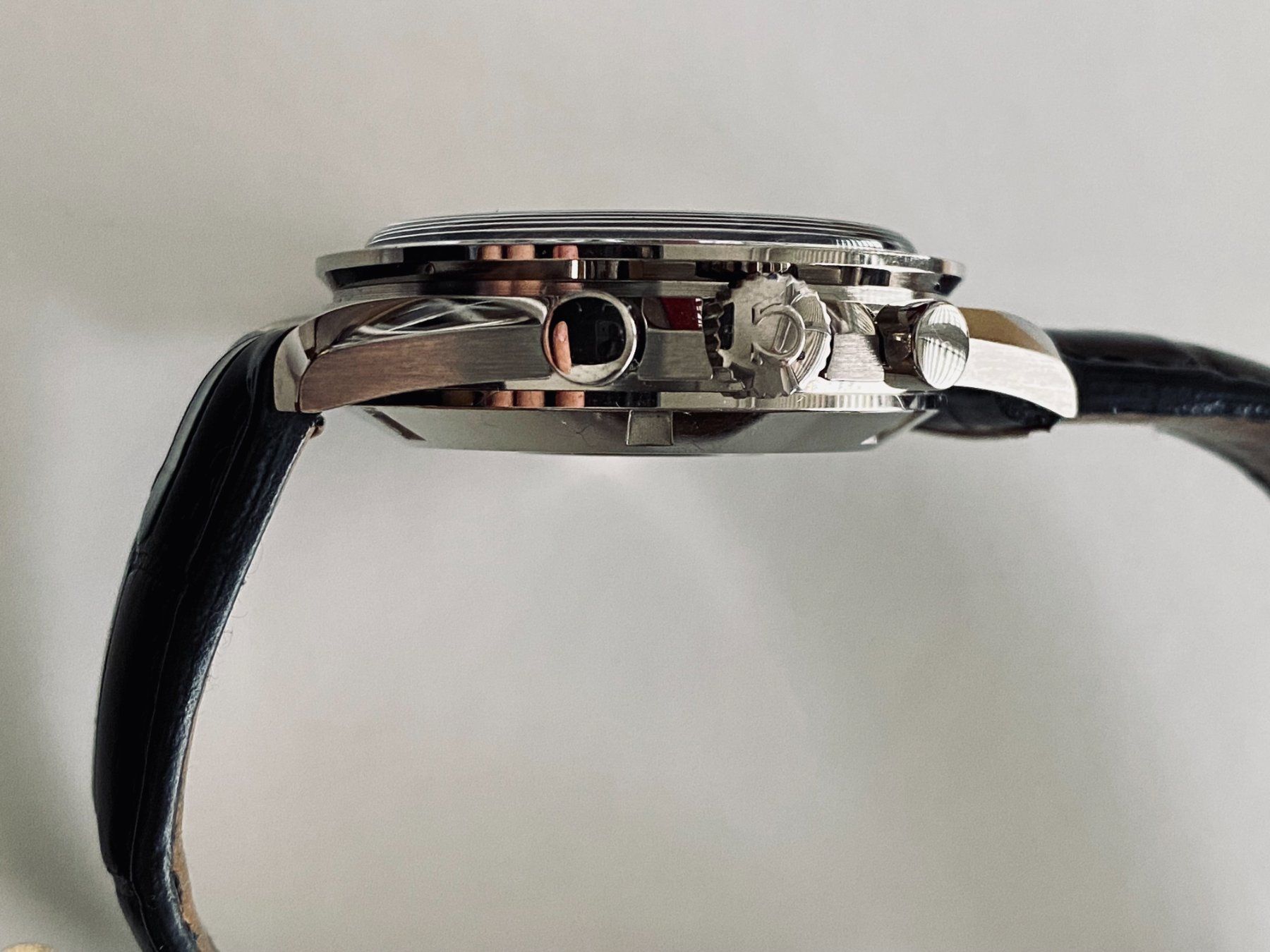 Omega Orologi: Omega Speedmaster Broad Arrow - 18k White Gold – Usato da Wettswil venduto da HeureNoble 6