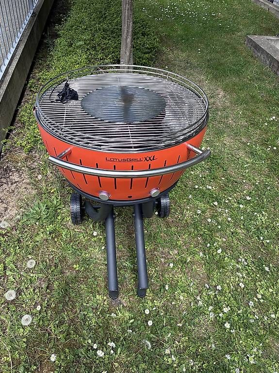 Griglie: XXL Lotus Holzkohlegrill – Usato da Meilen venduto da michbeck71 2