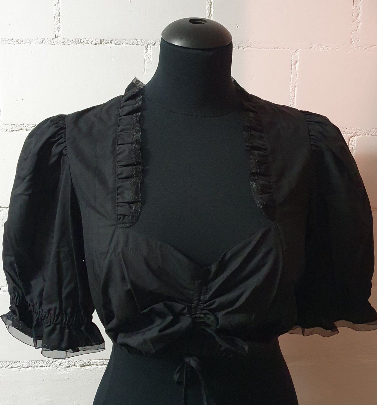 Camicette: Neu: "Country Line" / Dirndl Bluse schwarz / Gr. 32 - 34 – Nuovo (secondo la descrizione) da Muri AG venduto da Edlerweiss