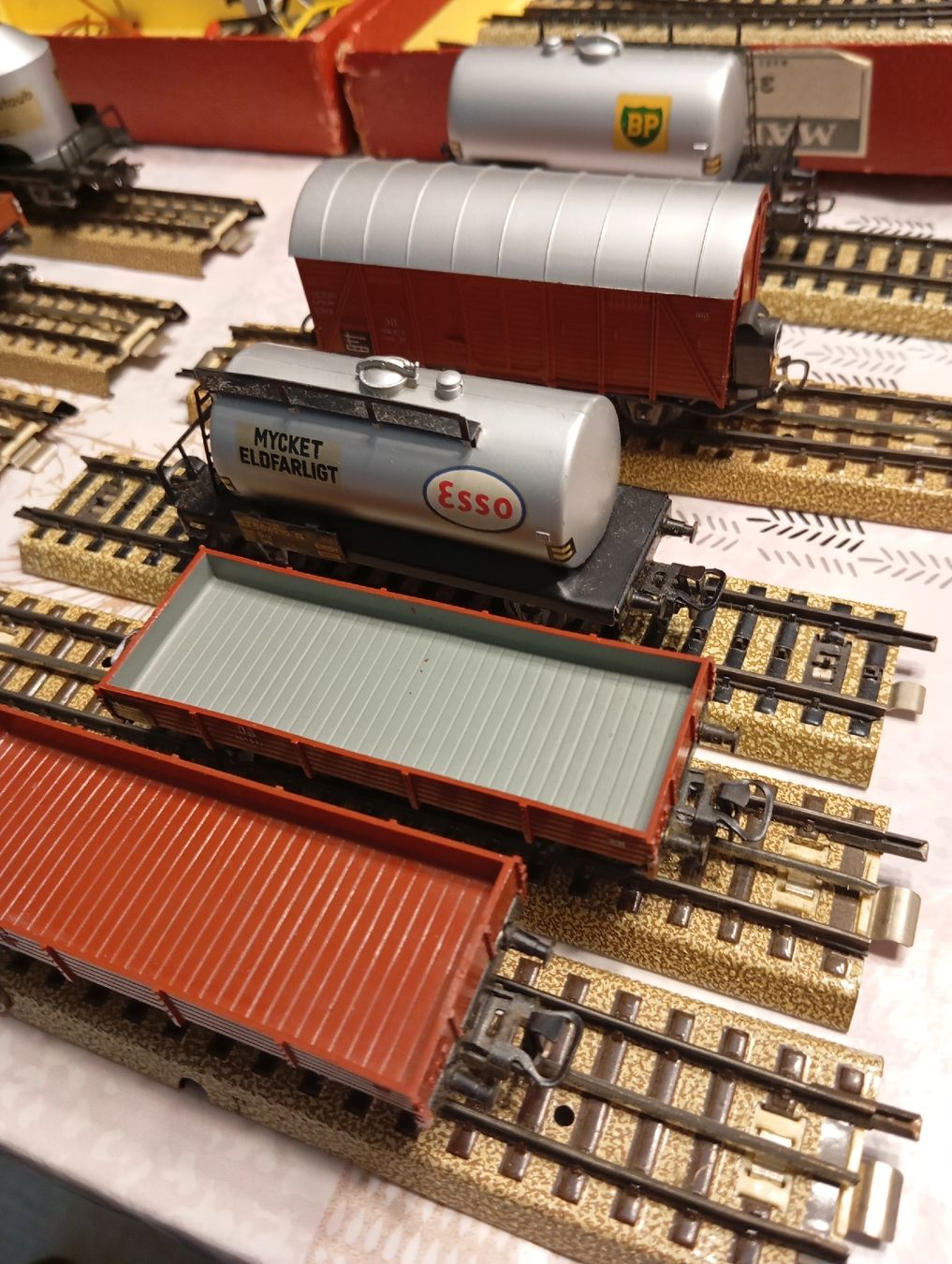 Märklin Modellini di ferrovie: divers pièces de train électrique Märklin – Usato da Reconvilier venduto da virus51 1