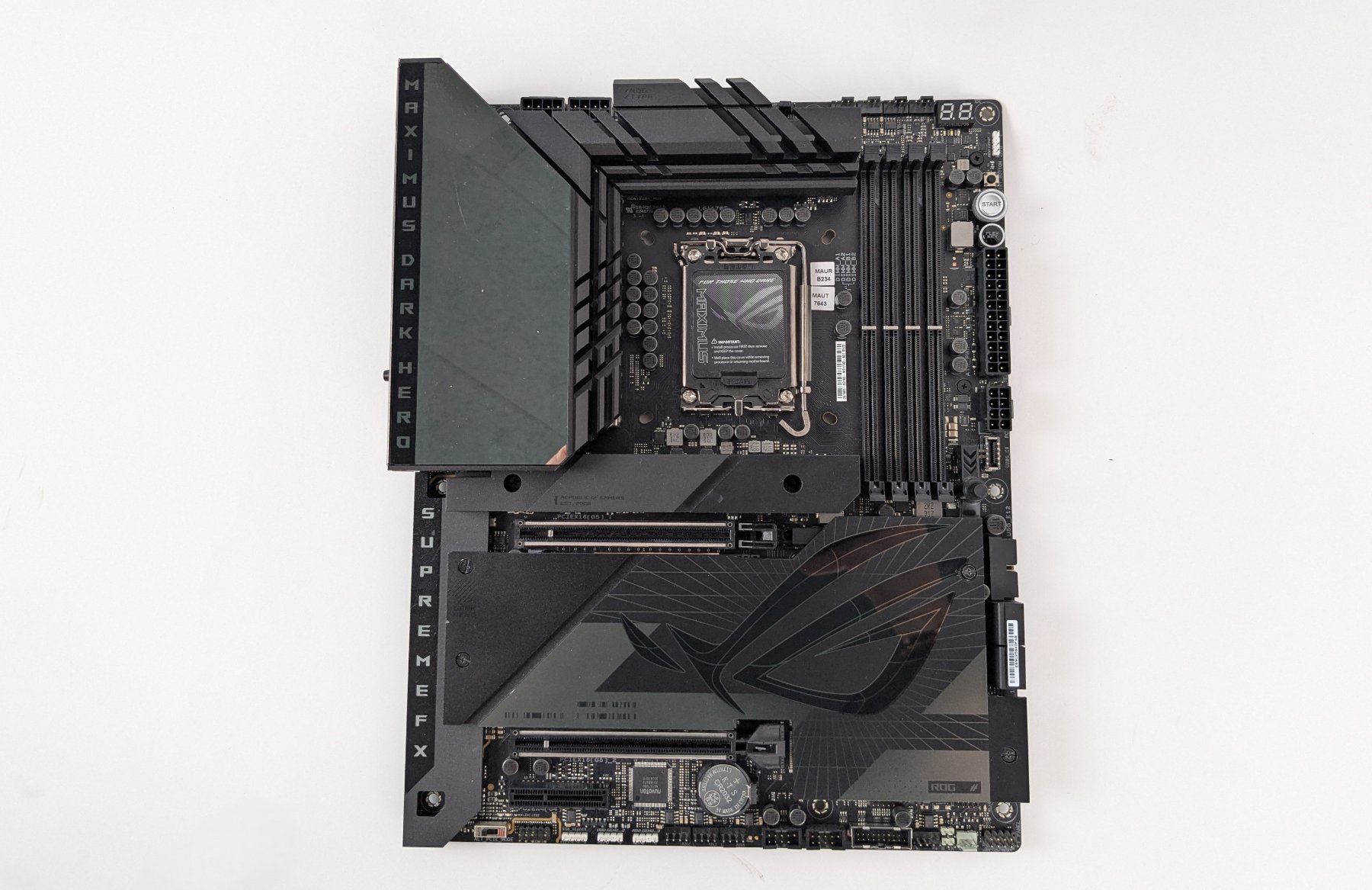 Asus Mainboards: ASUS Mainboard Z790 Dark Hero – Neu (gemäss Beschreibung) aus Dintikon von Restwert_Dintikon 4