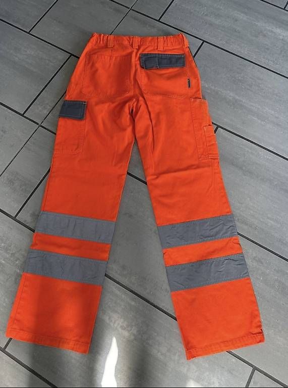Pantaloni: Arbeitshose – Usato da Niedergösgen venduto da 7591