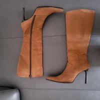 Bottes hautes, aspect daim, marron, talon 9 cm.