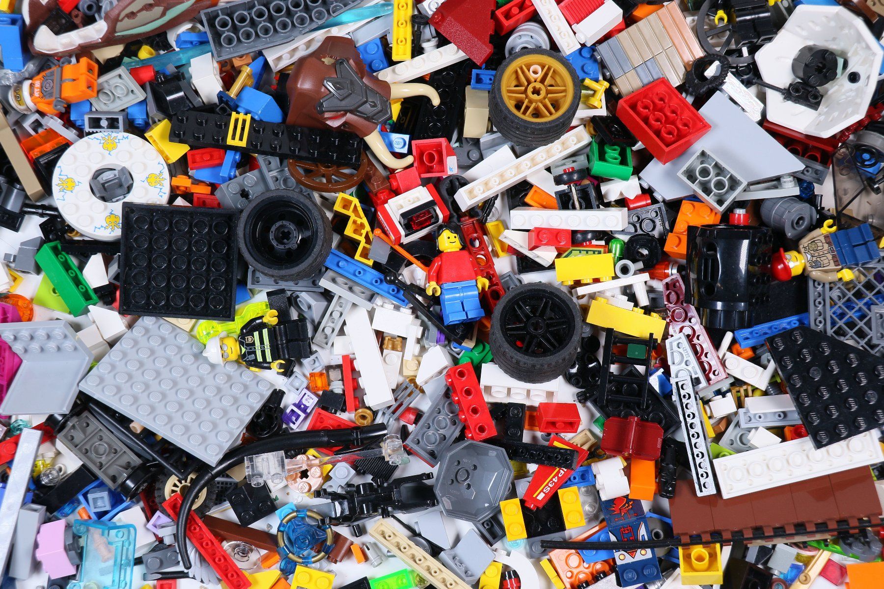 Lego Baukästen: 1.5 kg. Legoteile mit Minifiguren – Gebraucht aus Hettlingen von Scholi99 1