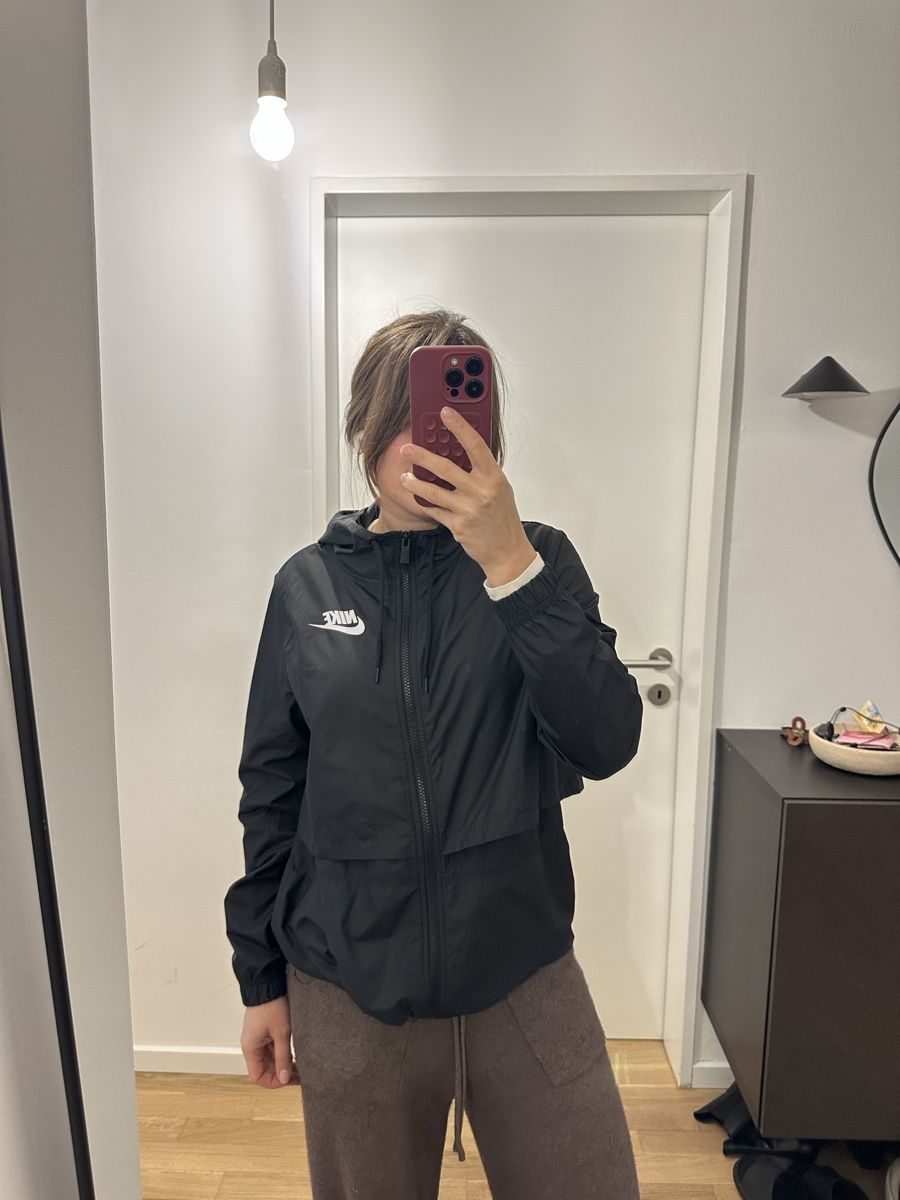 Nike Jacken: Nike Windjacke Größe S schwarz – Gebraucht aus Zürich von foo_gy2t 2