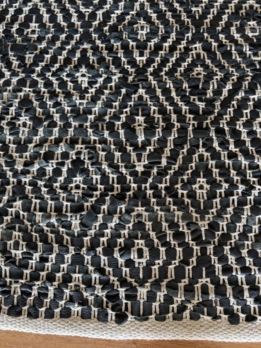 Teppiche: 70cm x 145cm Teppich schwarz/beige – Neu (gemäss Beschreibung) aus Meilen von SabrinaK1992 1