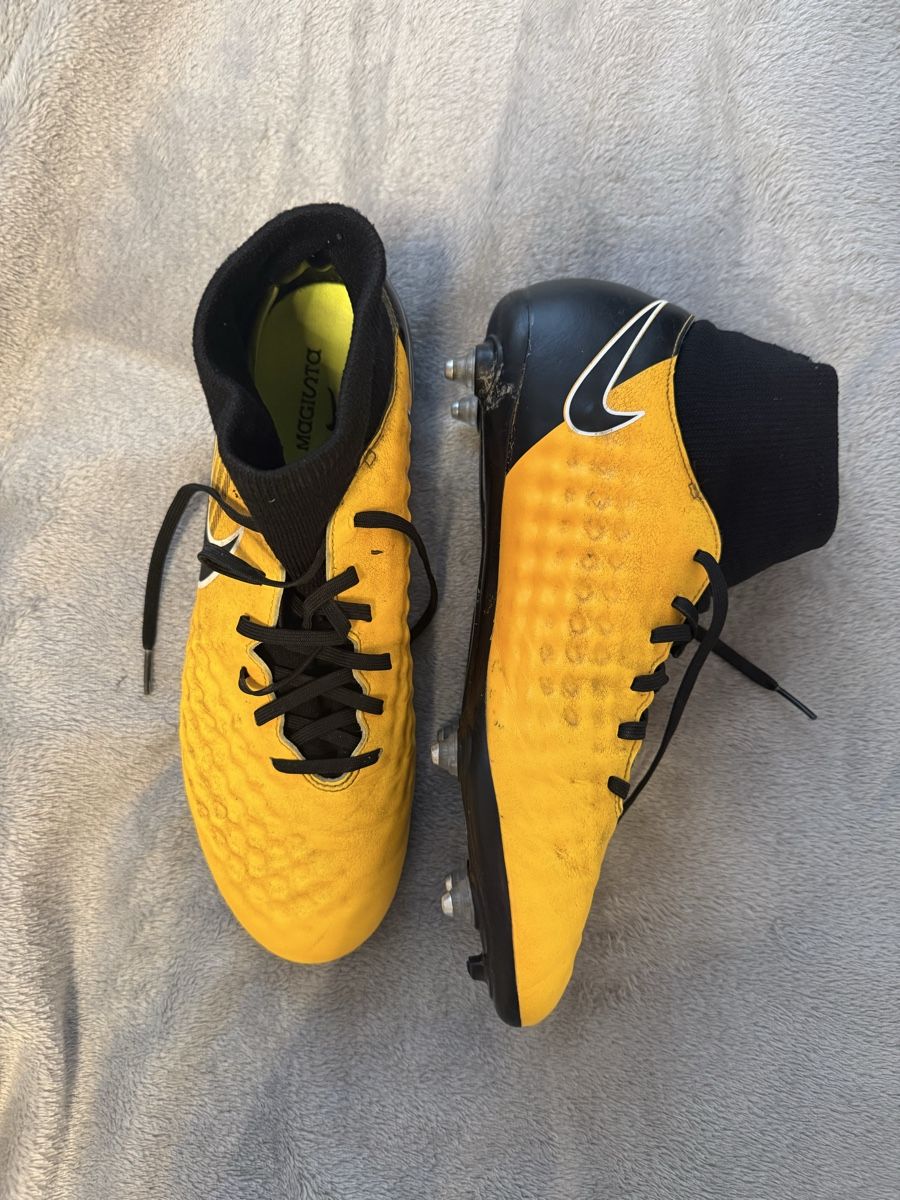 Nike Scarpe da uomo: NIKE FUSSBALLSCHUHE MIT STOLLEN – Usato da St. Moritz venduto da ari_9fcv 1