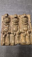Bronze relief drei Figuren antike