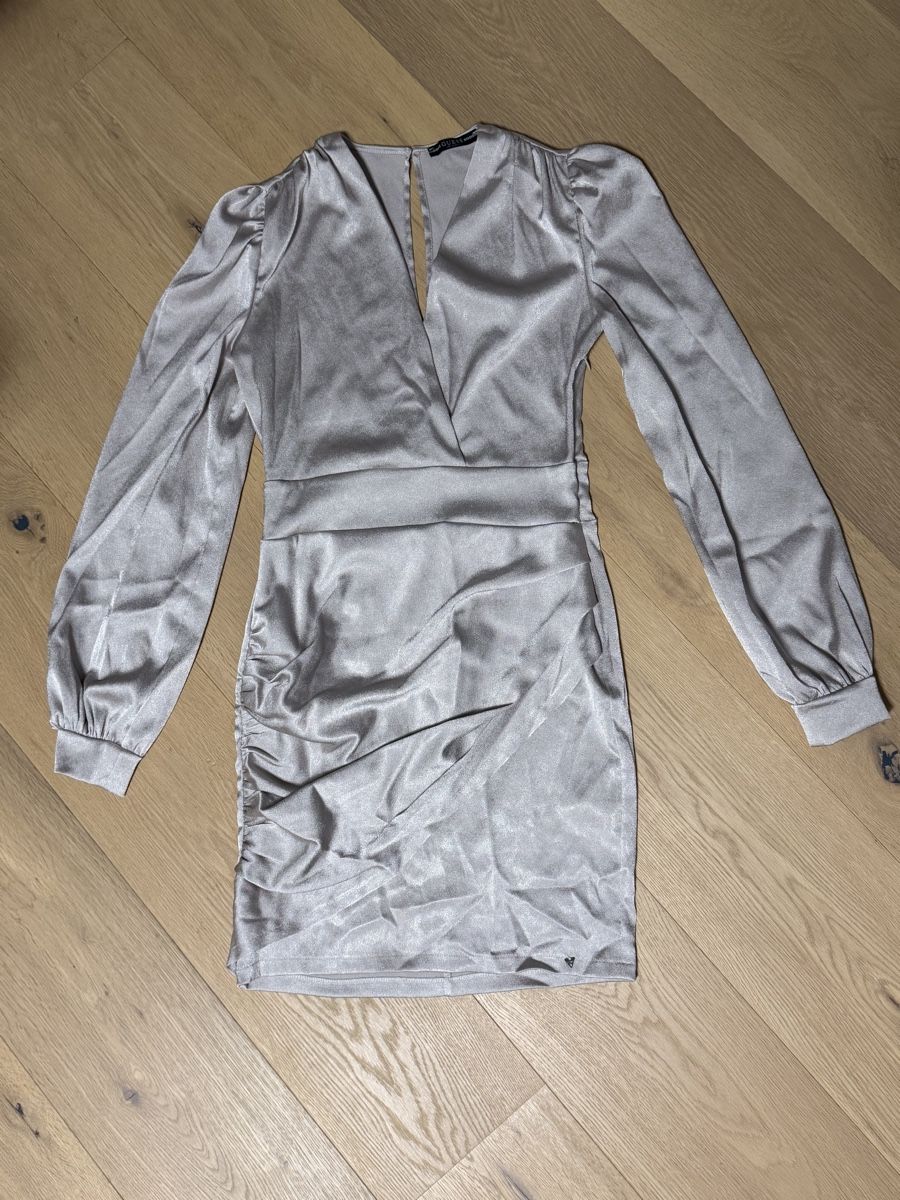 Guess Kleider: Guess Kleid Silber - S – Gebraucht aus Wetzikon ZH von dor_rmq2