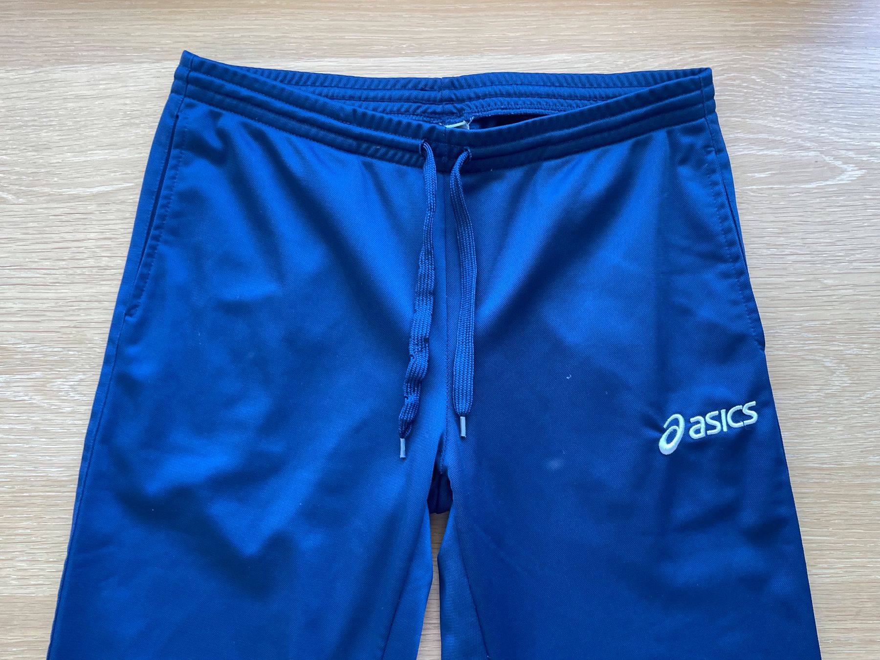 Asics Pantaloni: Asics Trainerhosen – Usato da Bern venduto da SoSofa 1