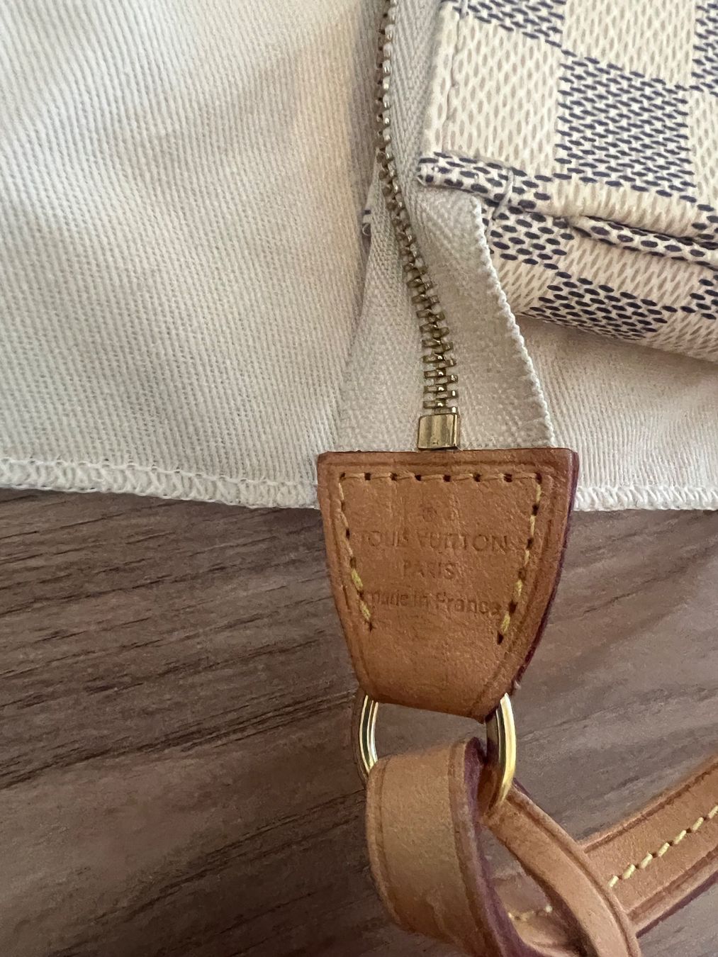 Louis Vuitton Sacs femmes: Louise Vuitton pochette accessories – D'occasion à Arzier Le Muids par oma_w5bq 5