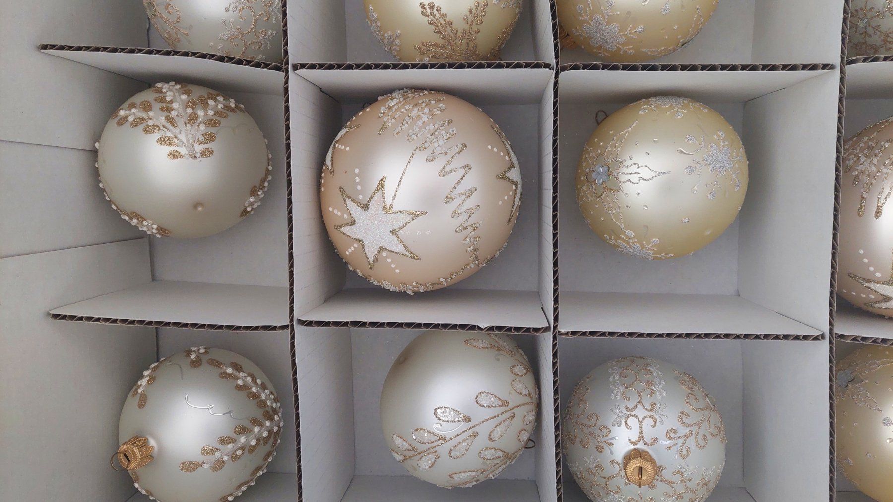 Tutte le decorazioni: Weihnachtsbaumkugeln gold und creme – Usato da Kaltbrunn venduto da AB92 3