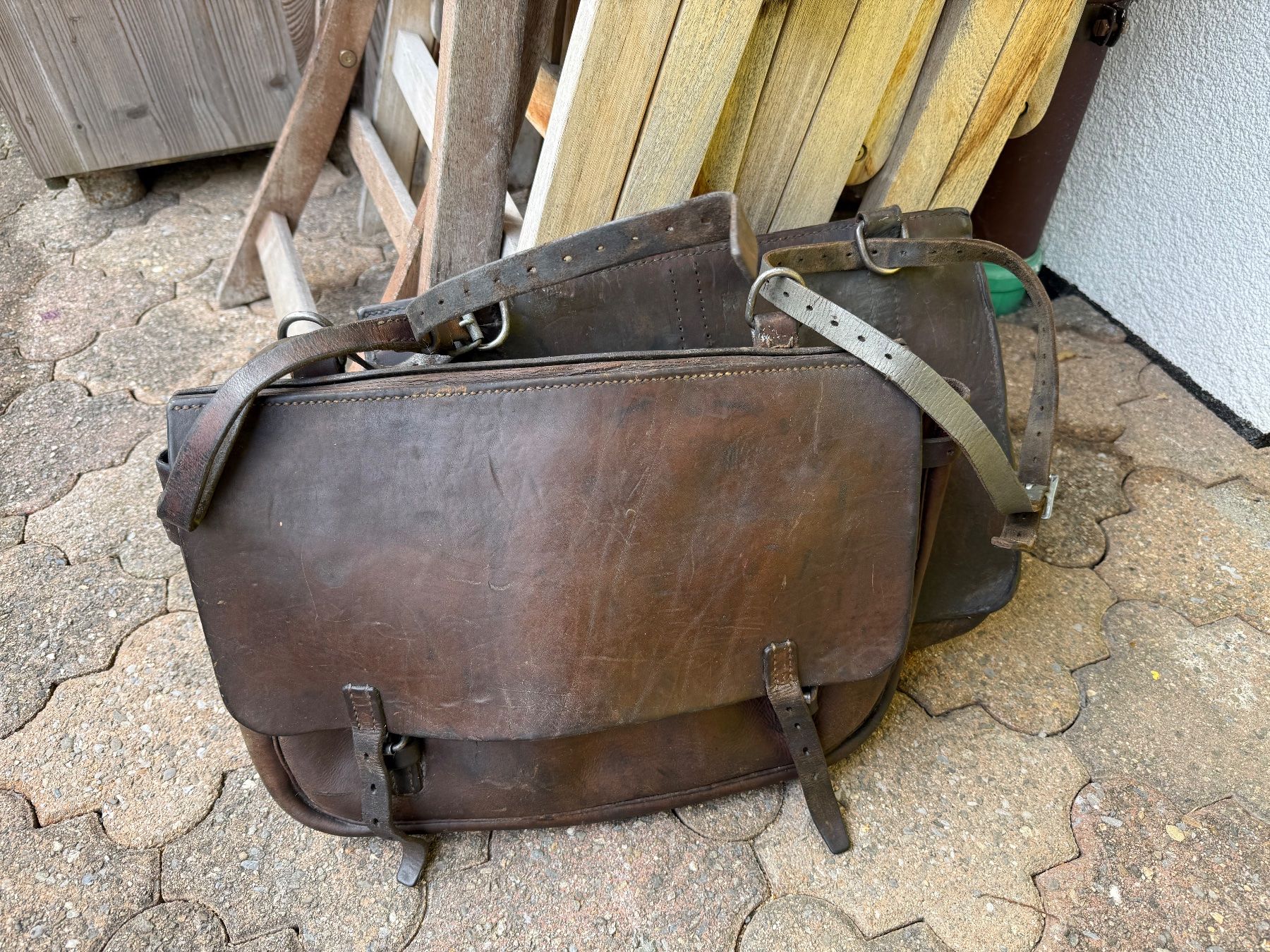 Schweizer Armee Taschen: Motorrad / Pferde Sacochen/Ledertaschen – Gebraucht aus Rothenthurm von norvil61