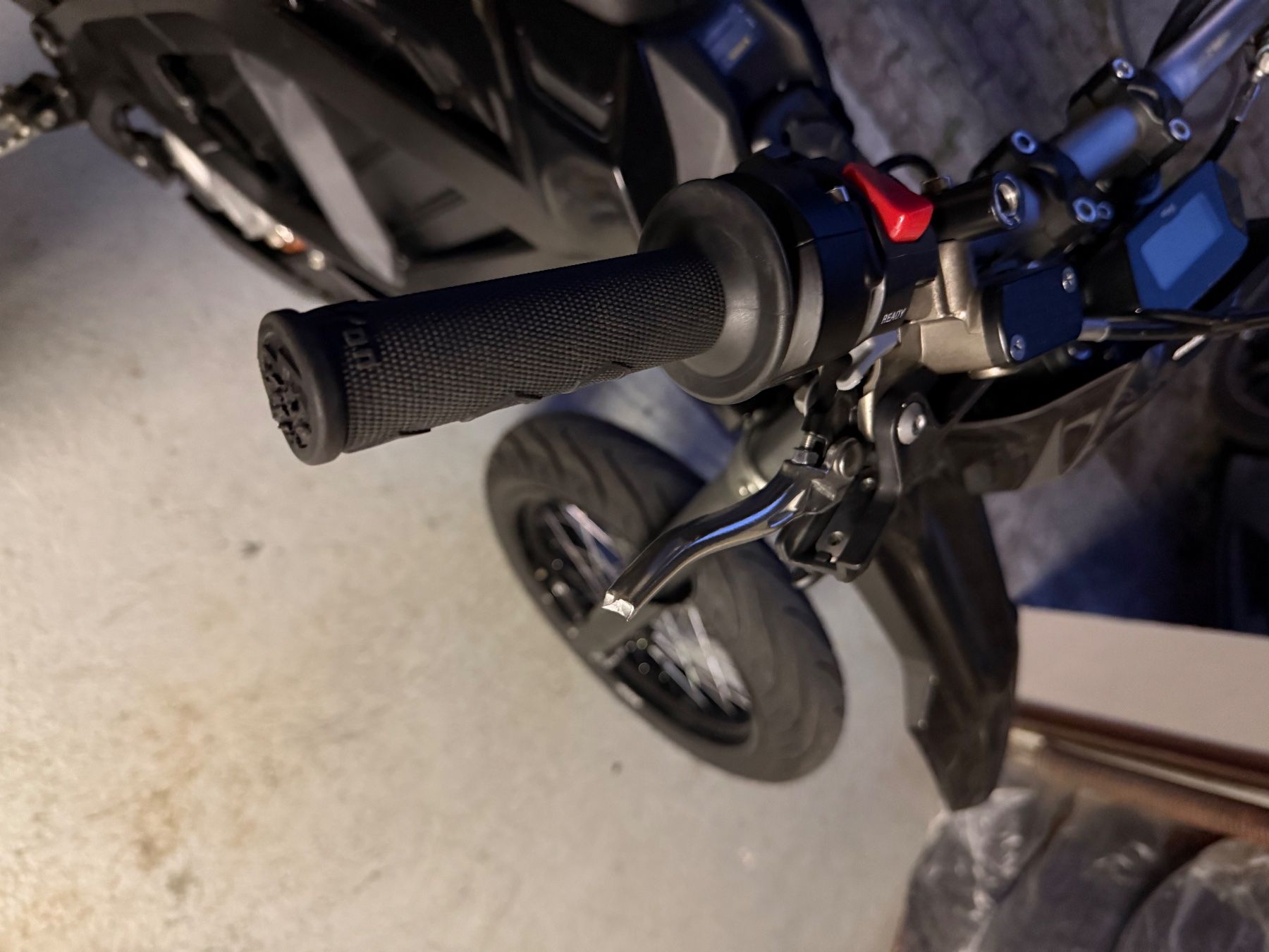Sur-Ron Strada: Surron Ultra Bee Supermoto – Usato da Schänis venduto da sim_n9qh 7