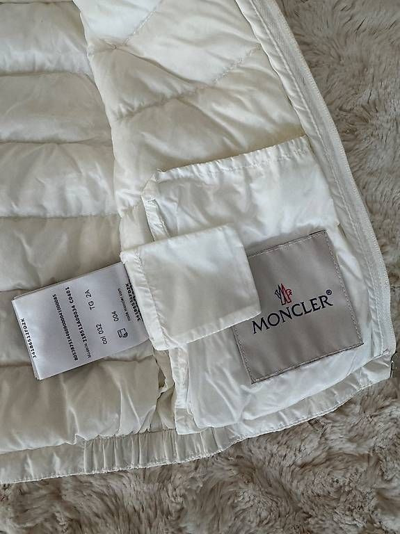 Vestes & Manteaux: Moncler veste bébé fille – D'occasion à Blonay par iri_lh86 1